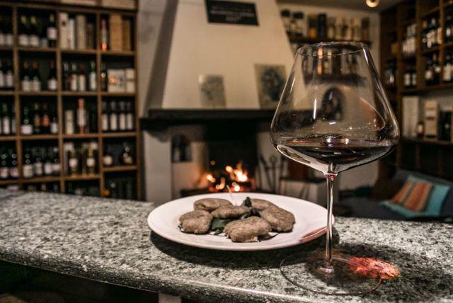 מטיראנו לסנט מוריץ – כרטיס לרכבת ברנינה האדומה כולל טעימות יין מקומיות ביקב אותנטי credit to getyourguide.com