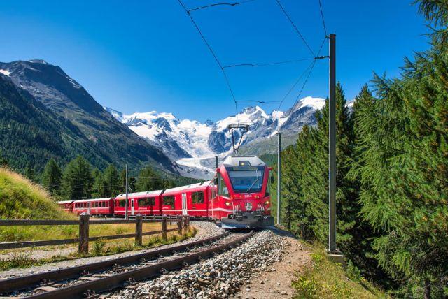 מטיראנו לסנט מוריץ – כרטיס לרכבת ברנינה האדומה כולל טעימות יין מקומיות ביקב אותנטי credit to getyourguide.com