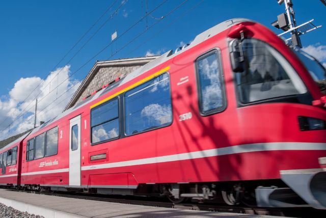 כרטיסים לרכבת ברנינה אקספרס הלוך + חזור ממילאנו לסנט מוריץ credit to getyourguide.com