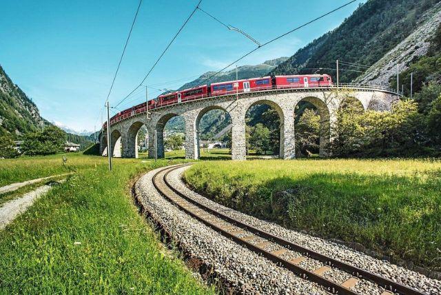 השוואת מחירים בין רכבת ברנינה הרשמית לרכבת האזורית credit to viator.com