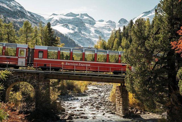 השוואת מחירים בין רכבת ברנינה הרשמית לרכבת האזורית credit to viator.com