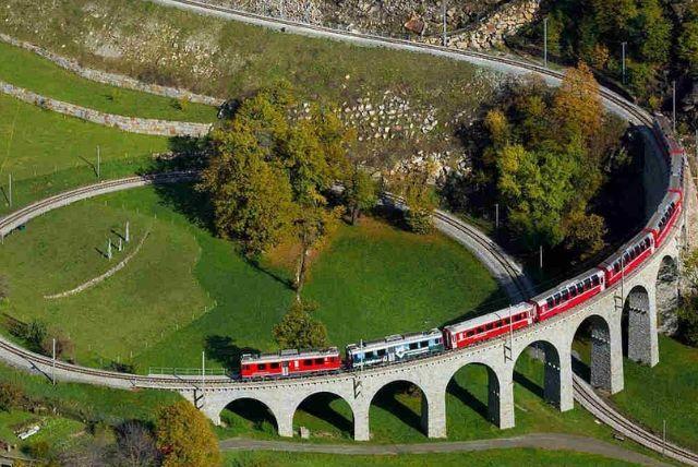 טיול יום מדזנצאנו (Desenzano) עם רכבת ברנינה לאלפים השוויצריים credit to viator.com