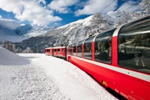 איך הרכבת מתמודדת עם שלג, גובה וקור עז credit to getyourguide.com