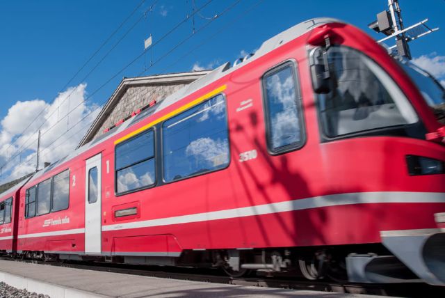 איך משלבים את רכבת ברנינה עם טיול באגם קומו או בלוגאנו credit to getyourguide.com