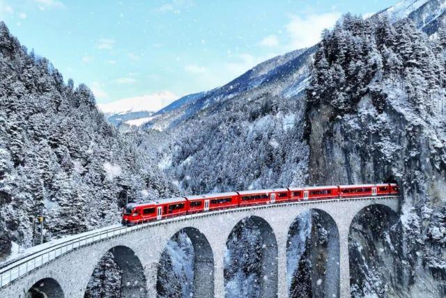 אפשרויות שדרוג ממחלקה שנייה לראשונה ברכבת ברנינה אקספרס credit to getyourguide.com