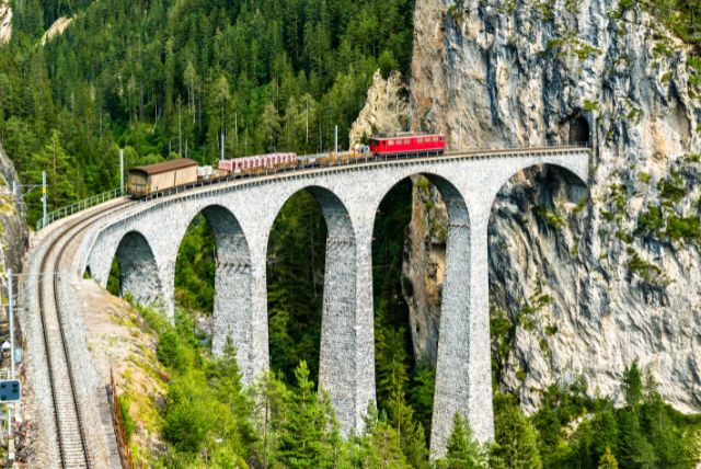 גשר לנדוואסר – הפלא ההנדסי של המסלול