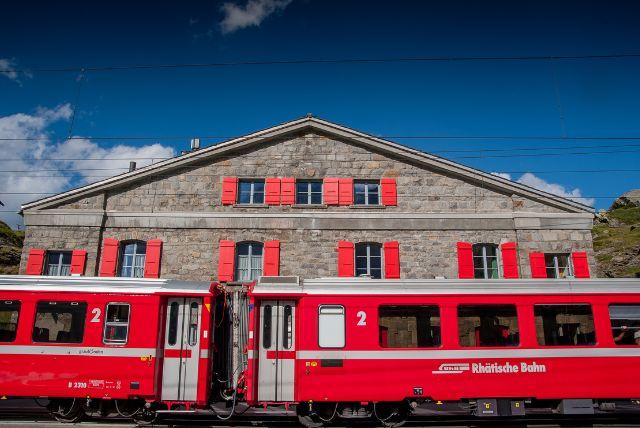 כמה זמן מראש כדאי להזמין כדי להבטיח מקומות ברכבת ברנינה אקספרס