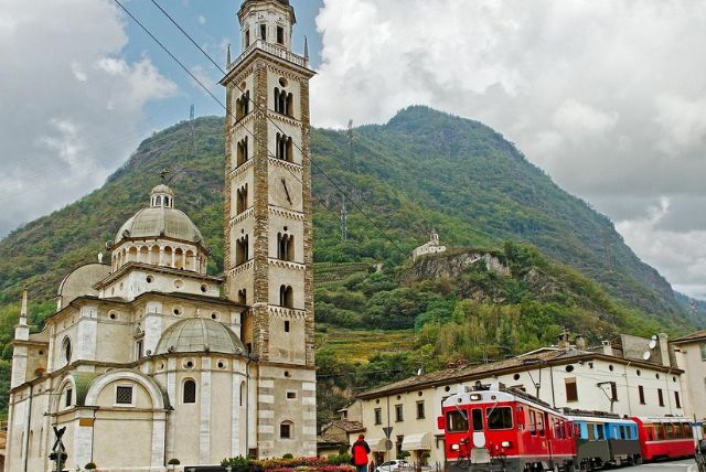 המסלול בין טיראנו לפוסקיאבו – המעבר מהאיטלקי לשוויצרי credit to viator.com