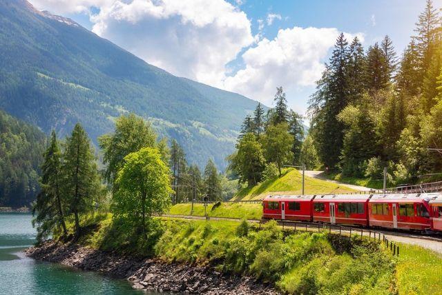 המסלול הפנורמי של ברנינה – למה הוא נחשב לאחד היפים בעולם? credit to viator.com