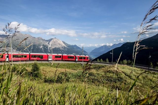 טיול יומי ממילאנו לסנט מוריץ ולטיראנו - כולל כרטיס לרכבת ברנינה אקספרס credit to tiqets.com