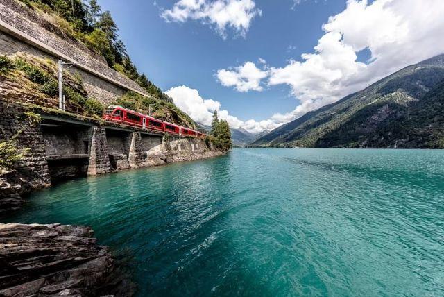 טיול יומי ממילאנו לסנט מוריץ ולטיראנו - כולל כרטיס לרכבת ברנינה אקספרס credit to tiqets.com