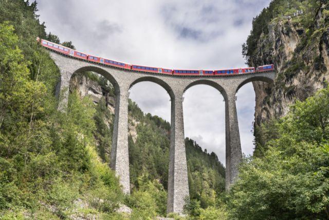 גשר לנדוואסר – הפלא ההנדסי של המסלול