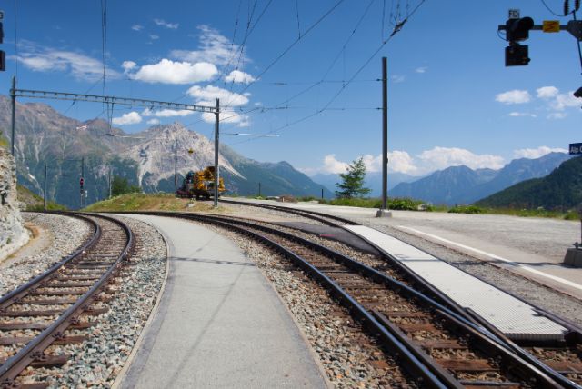 תחנת Pontresina – עיירה ציורית לפני ההגעה לסנט מוריץ.