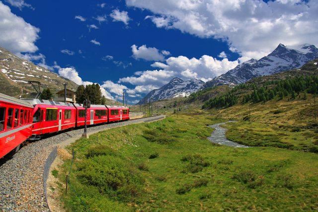 כמה עולה נסיעה ברכבת ברנינה – מחירים לפי עונות השנה