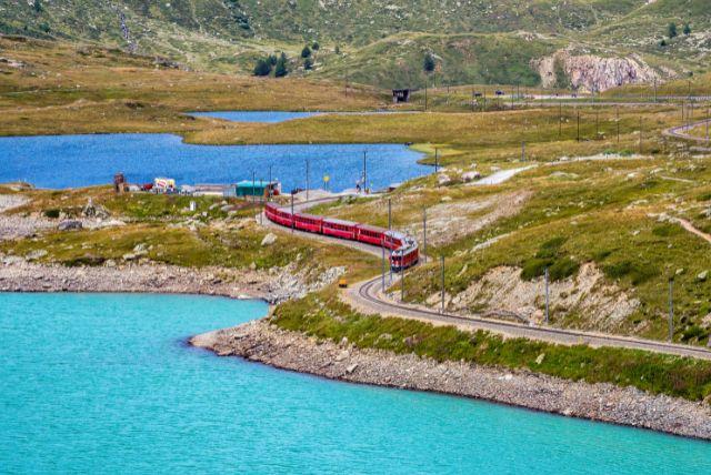 כרטיס חד־כיווני לעומת כרטיס הלוך־חזור – מה ההבדלים