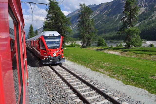 לא כל הרכבות עוצרות בכל התחנות של מסלול ברנינה - חלקן תחנות "לפי דרישה".