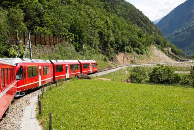למה הרכבת נוסעת לאט? ומה היתרון בזה לנוסעים