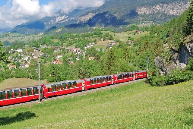 מדוע המחיר משתנה לפי יום בשבוע ועונה לרכבות של ברנינה אקספרס