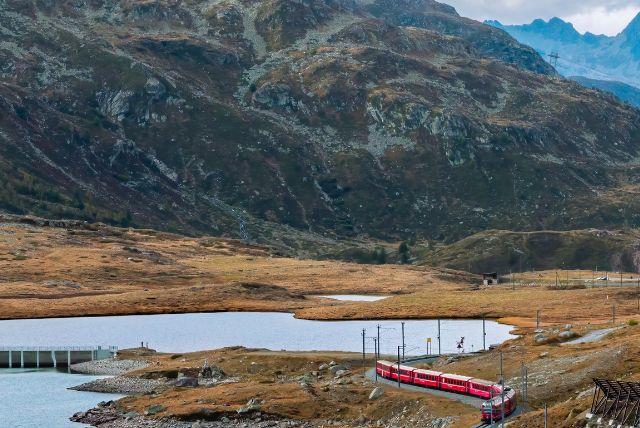 מה יש בתחנת הסיום סנט מוריץ – חנויות, מסעדות ונוף