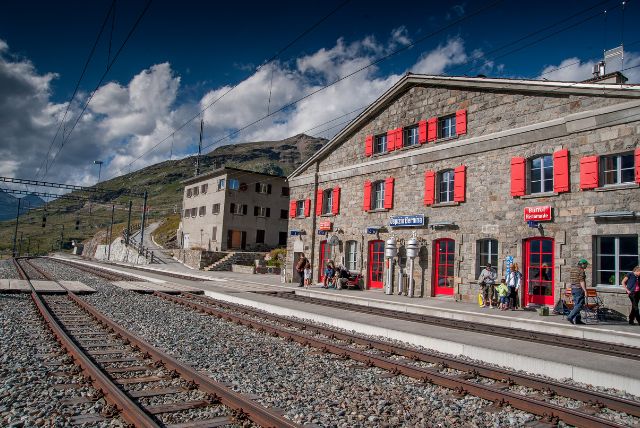 סיור יום ממילאנו ברכבת ברנינה - כל האפשרויות למטייל העצמאי