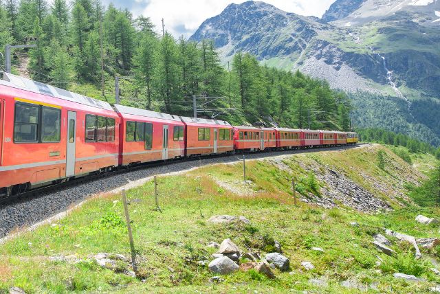 טיולי קרחונים עם רכבת ברנינה - לאן מומלץ ללכת?