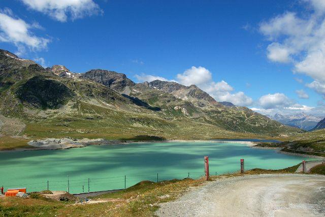 מה רואים בכל קטע – אגמים, קרחונים וכפרים עתיקים