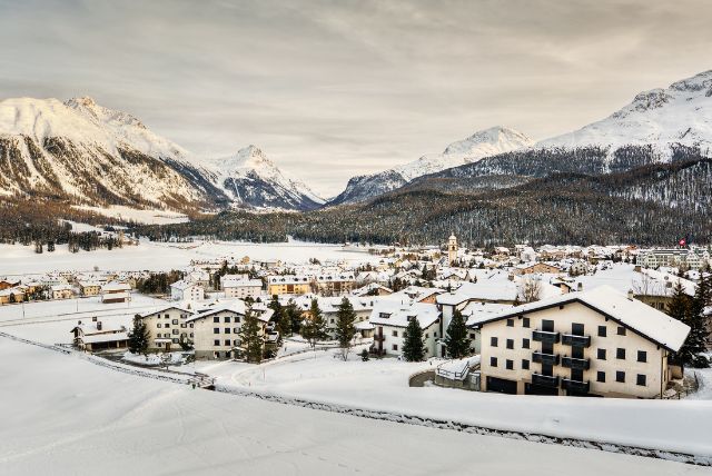 תחנת Celerina – עיירה קטנה לפני סנט מוריץ (בחלק מהקווים עוצרים בה).