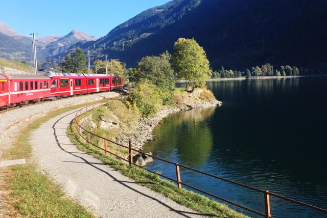 תחנת Le Prese – תחנה יפה על שפת האגם, לעיתים עוצרים בה לצילומים.