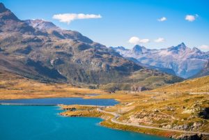 תחנת Lej Pitschen – תחנת עצירה לתצפית על אגם קטן בדרך לסנט מוריץ.