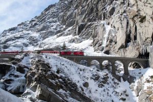 רכבת ברנינה בחורף - שלג, קרחונים ונוף לבן מהאגדות