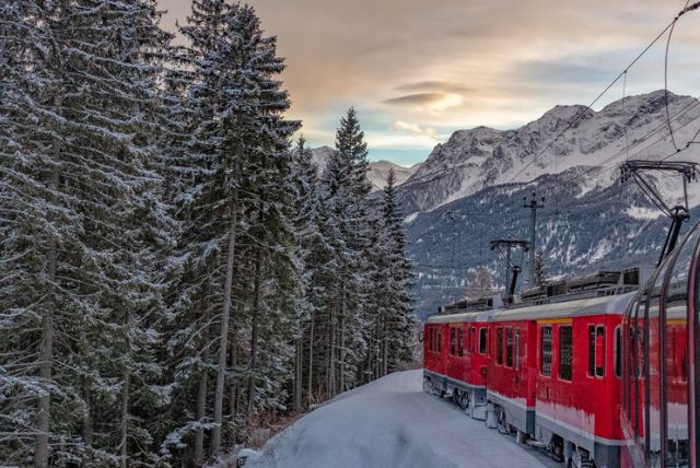 רכבת ברנינה בחורף - שלג, קרחונים ונוף לבן מהאגדות