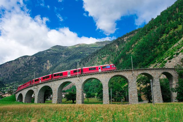 האם לנסוע את כל המסלול של רכבת ברנינה מההתחלה ועד הסוף או לחלק למקטעים?