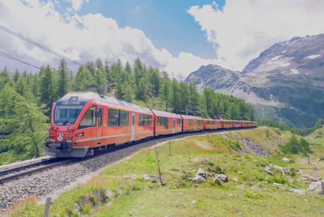 עמק ואלפוסצ'יאבו השוויצרי - הגעה עם רכבת ברנינה